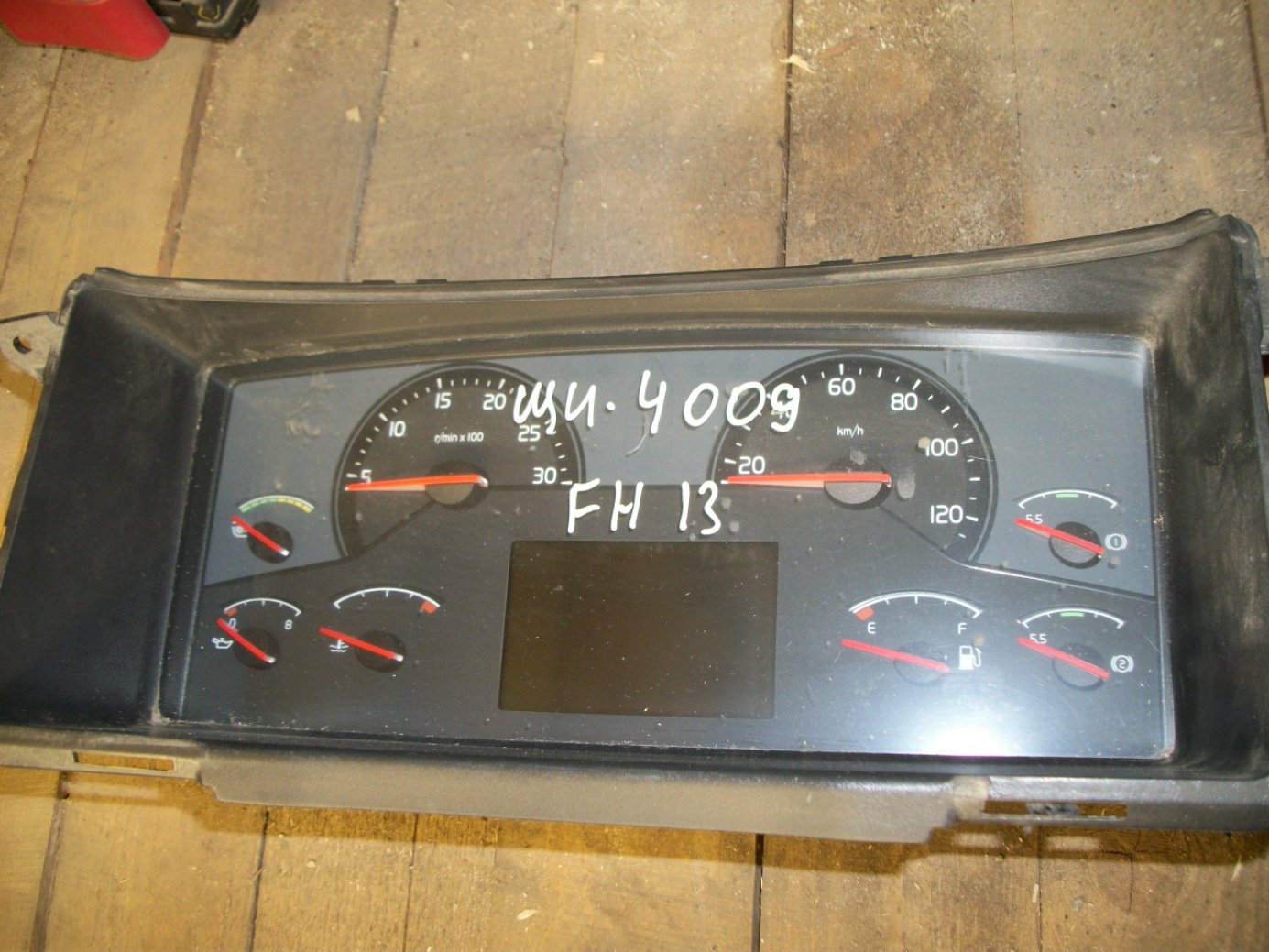 Панель вольво fh12. Панель приборов Volvo fh12. Приборная панель Вольво fh12. Панель приборов Volvo fh12 2005.