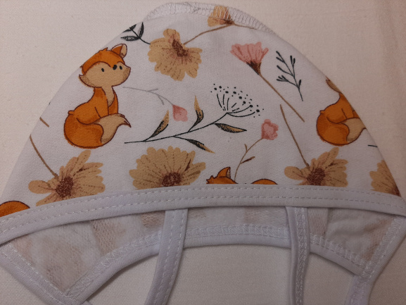 Чепчик лисичка в цветах/ белый