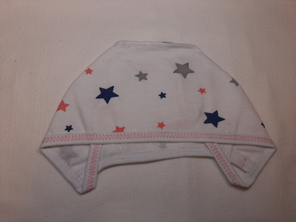 Чепчик звезды на белом