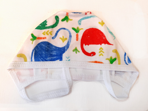 Чепчик детский трикотажный динозавры большие на белом