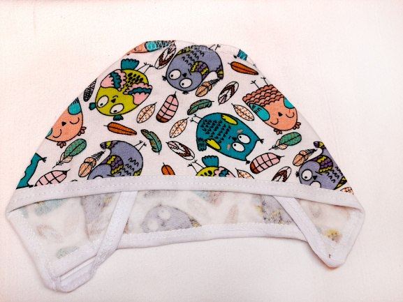 Чепчик птички и перья/белый